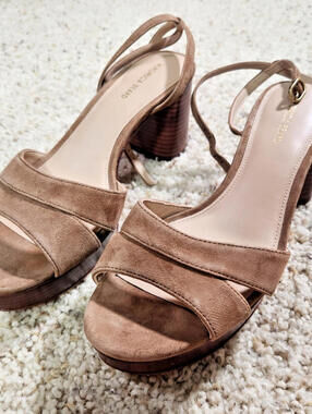 NEW $395 Veronica Beard Suede Block Heel Sandals Size 8